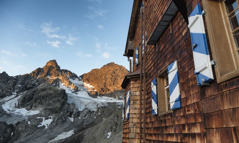 Saarbrücker Hütte mit Litzner Gletscher Saarbrücker Hütte mit Litzner Gletscher