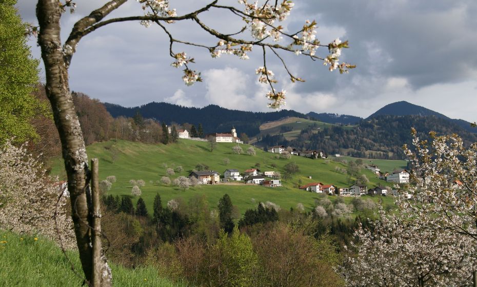 Blick auf die Pfarrkirche Heiliger Viktor