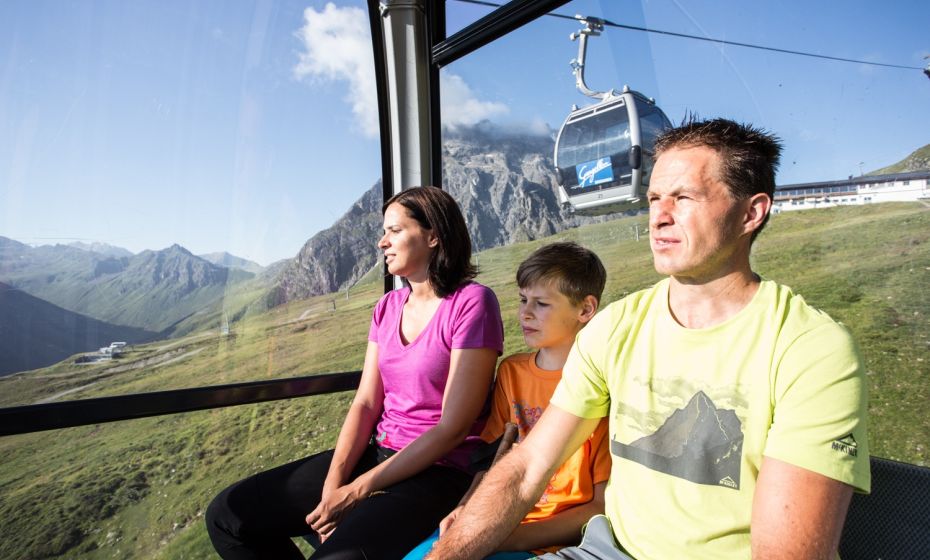 Die Anreise zum Ausgangspunkt beim Schafberg Hüsli erfolgt gemütlich mit der Gondelbahn Die Anreise zum Ausgangspunkt beim Schafberg Hüsli erfolgt gemütlich mit der Gondelbahn