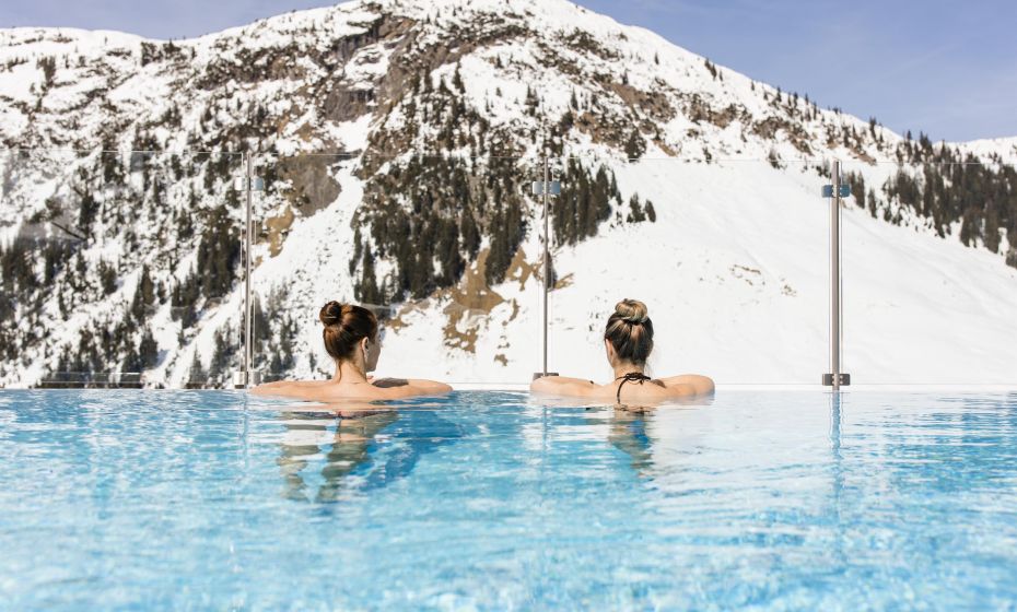 AlpenParks Arlberg Infinity-Pool Aussicht AlpenParks Arlberg Infinity-Pool Aussicht